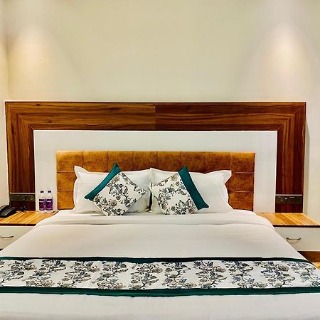 Hotel White House 350 Mtr From Golden Temple Amritsar Bagian luar foto