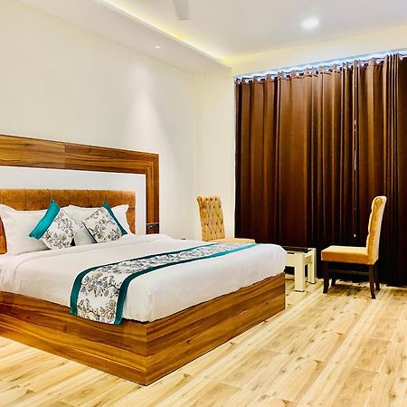 Hotel White House 350 Mtr From Golden Temple Amritsar Bagian luar foto