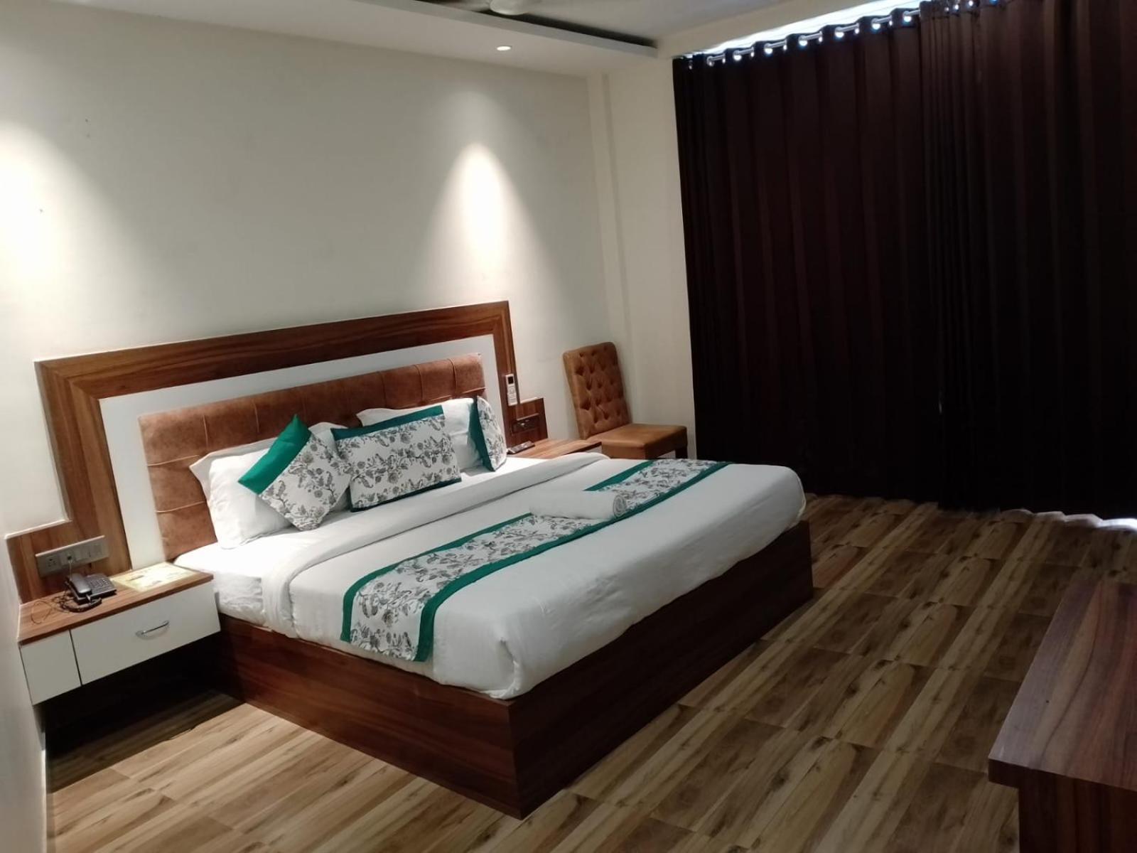 Hotel White House 350 Mtr From Golden Temple Amritsar Bagian luar foto