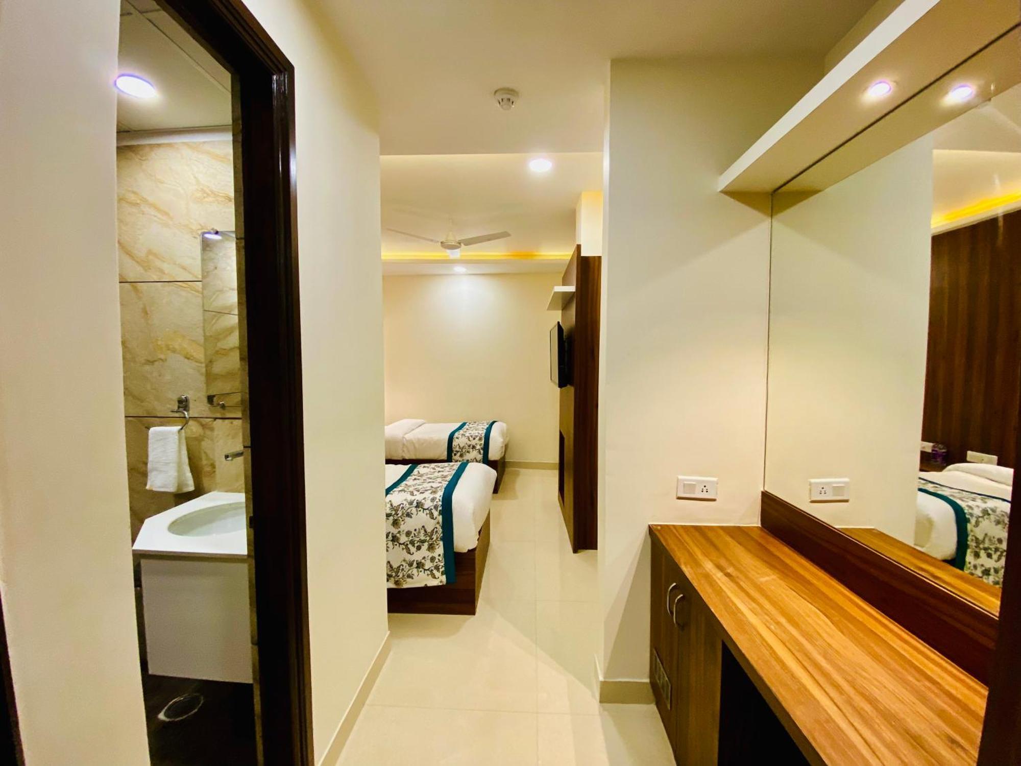 Hotel White House 350 Mtr From Golden Temple Amritsar Bagian luar foto