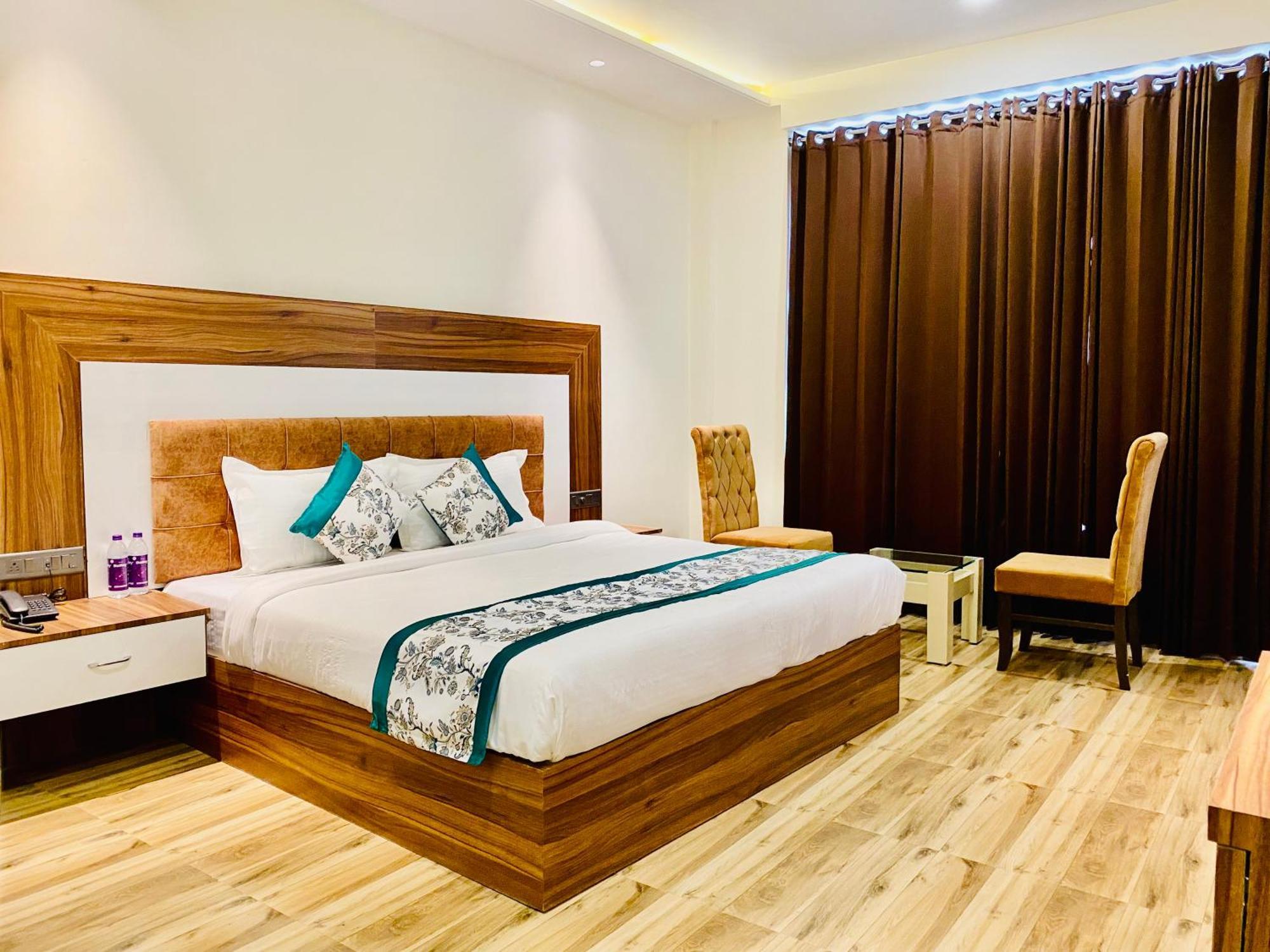 Hotel White House 350 Mtr From Golden Temple Amritsar Bagian luar foto