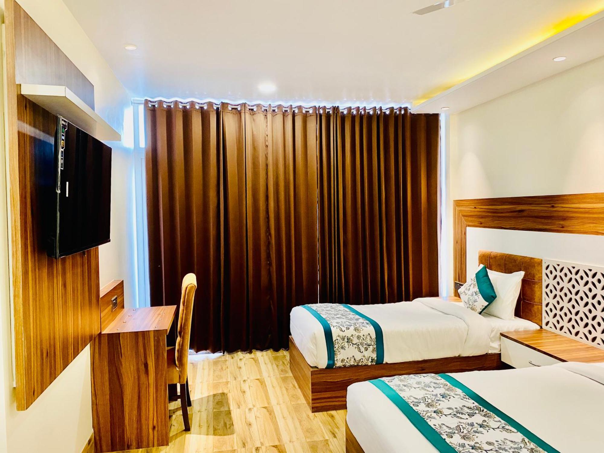Hotel White House 350 Mtr From Golden Temple Amritsar Bagian luar foto