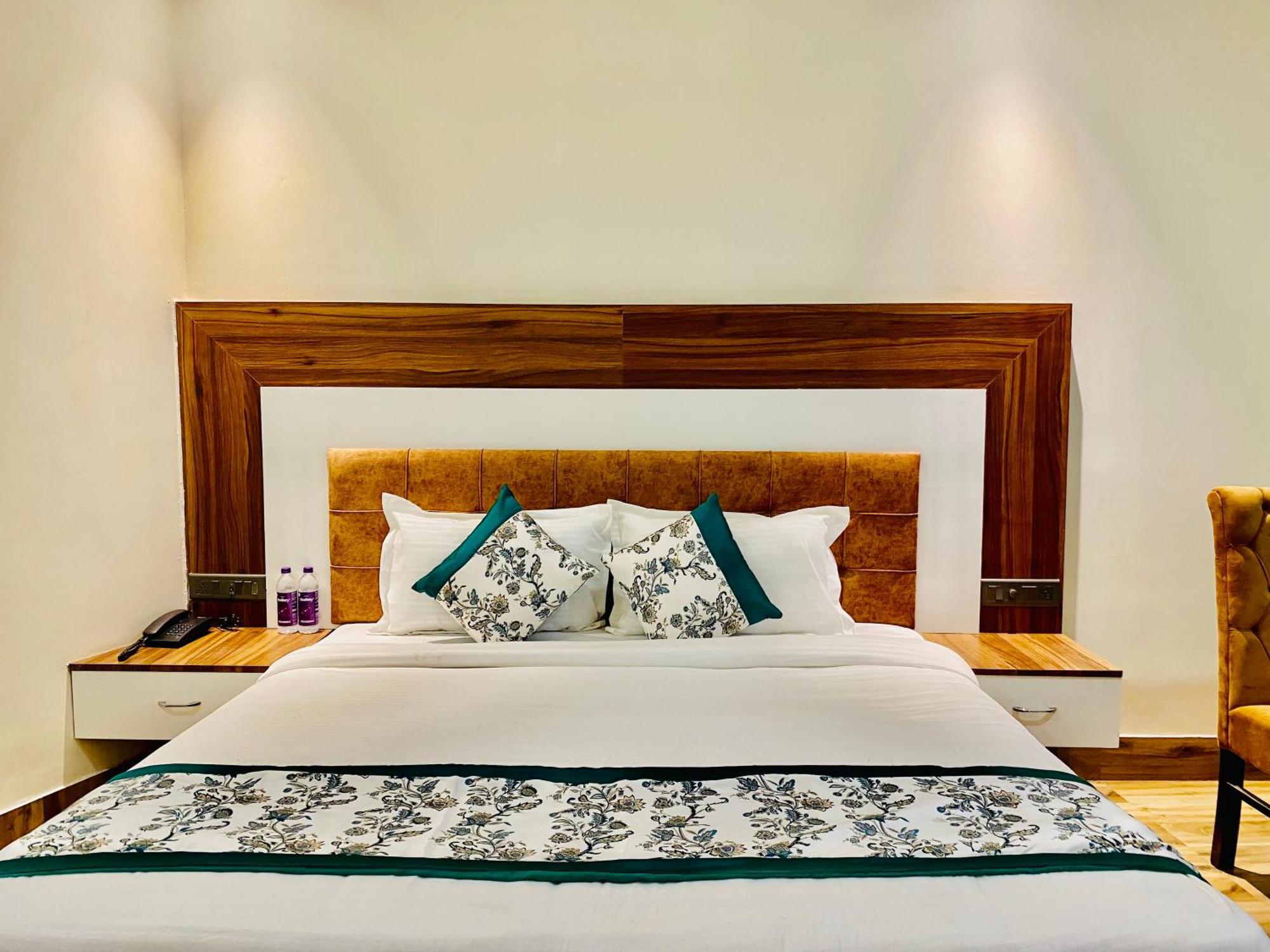 Hotel White House 350 Mtr From Golden Temple Amritsar Bagian luar foto