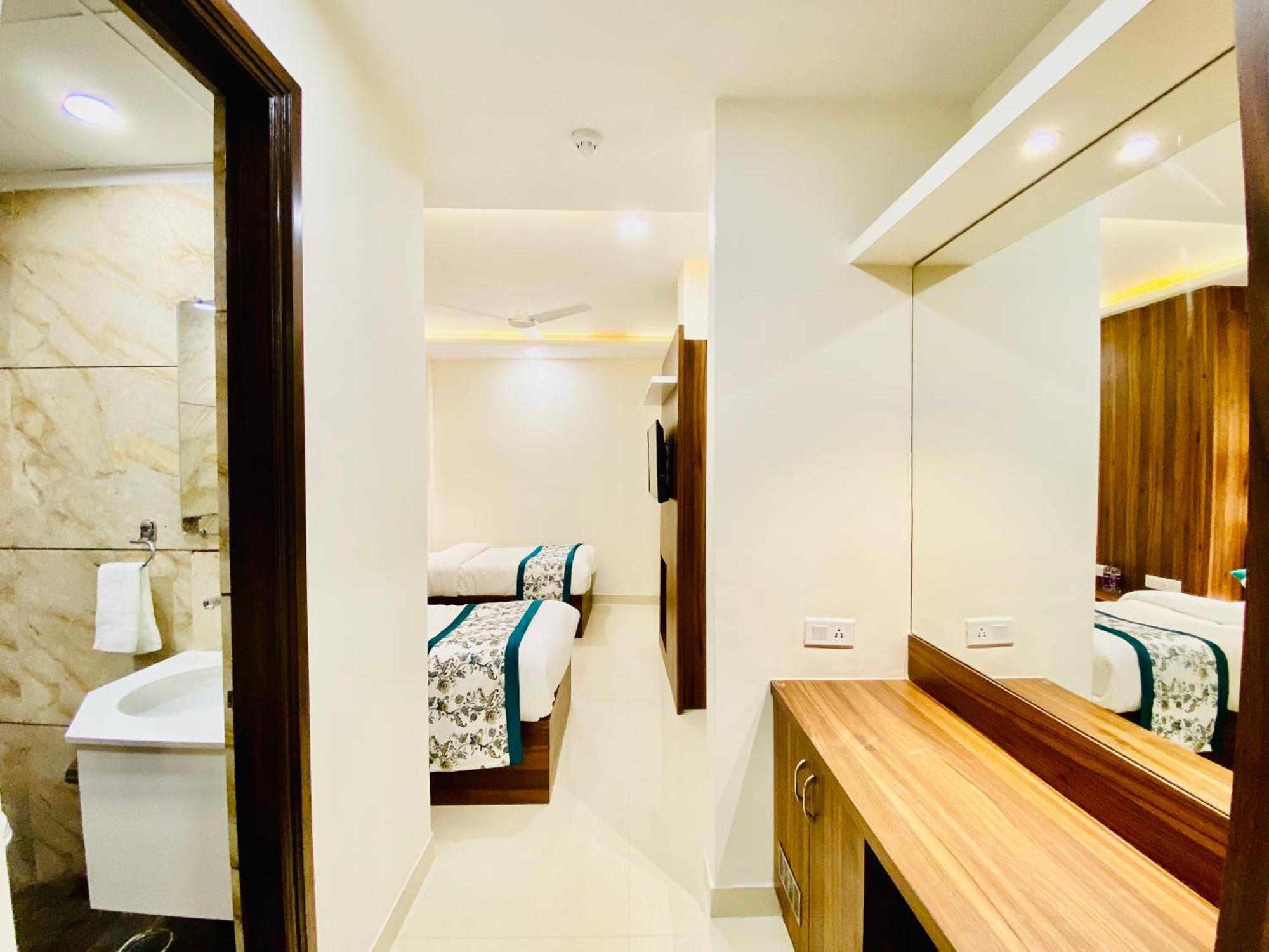 Hotel White House 350 Mtr From Golden Temple Amritsar Bagian luar foto