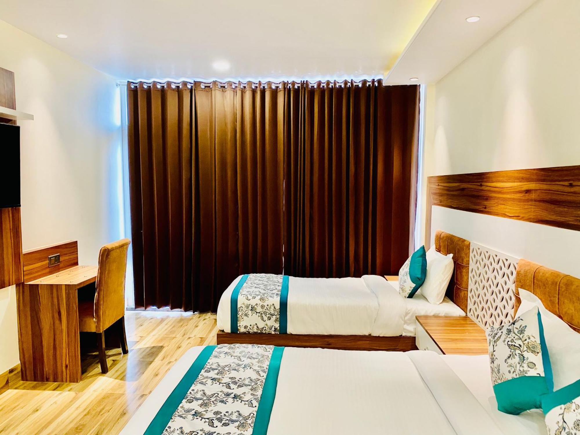 Hotel White House 350 Mtr From Golden Temple Amritsar Bagian luar foto