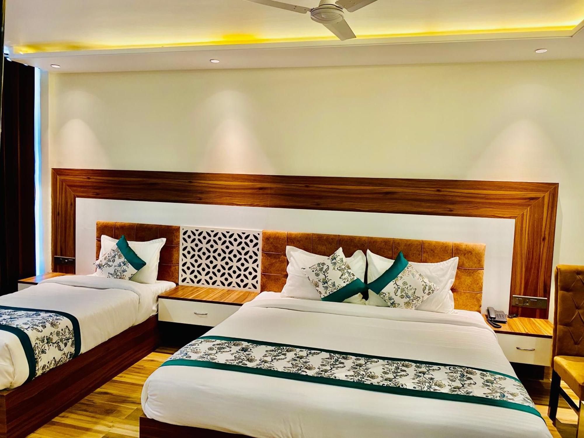Hotel White House 350 Mtr From Golden Temple Amritsar Bagian luar foto