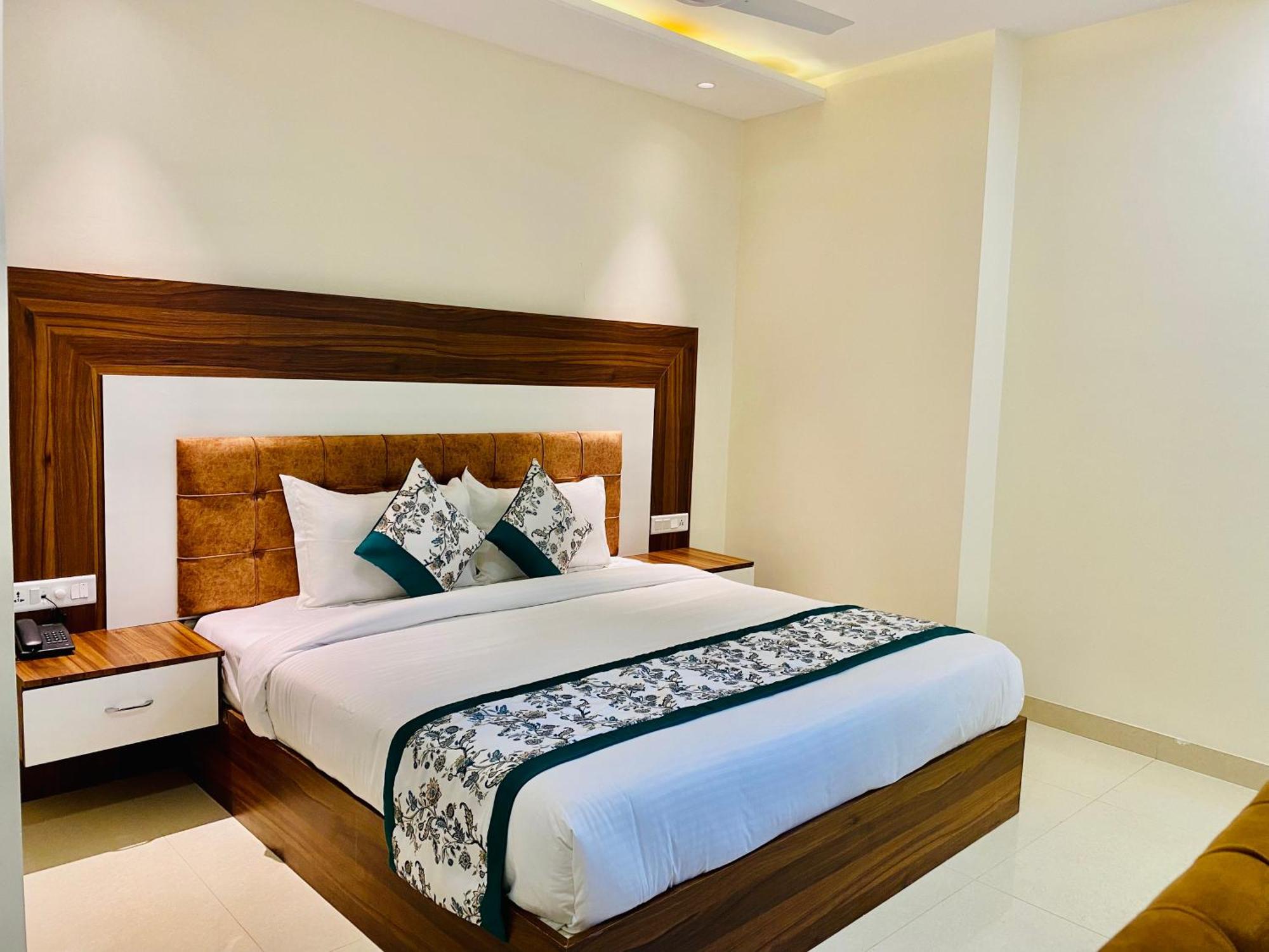 Hotel White House 350 Mtr From Golden Temple Amritsar Bagian luar foto