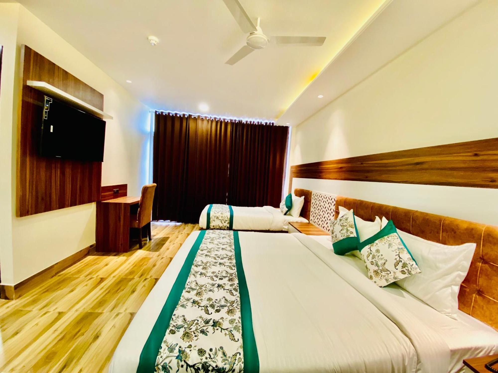 Hotel White House 350 Mtr From Golden Temple Amritsar Bagian luar foto