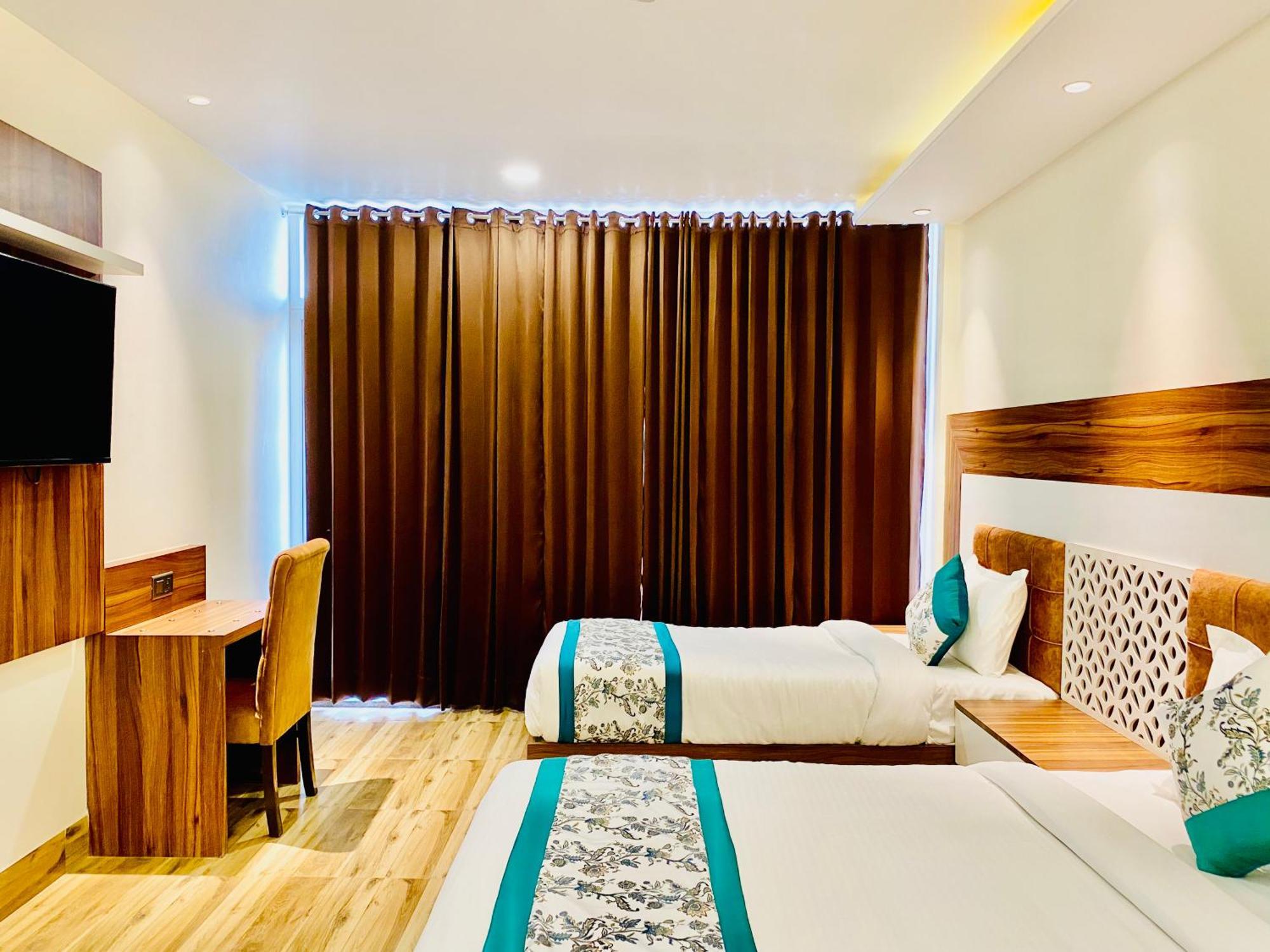 Hotel White House 350 Mtr From Golden Temple Amritsar Bagian luar foto