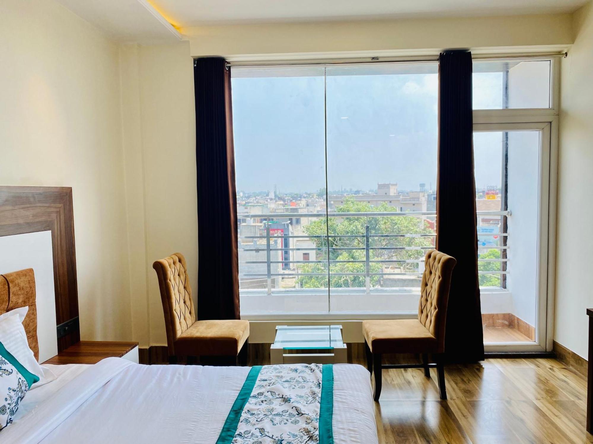 Hotel White House 350 Mtr From Golden Temple Amritsar Bagian luar foto