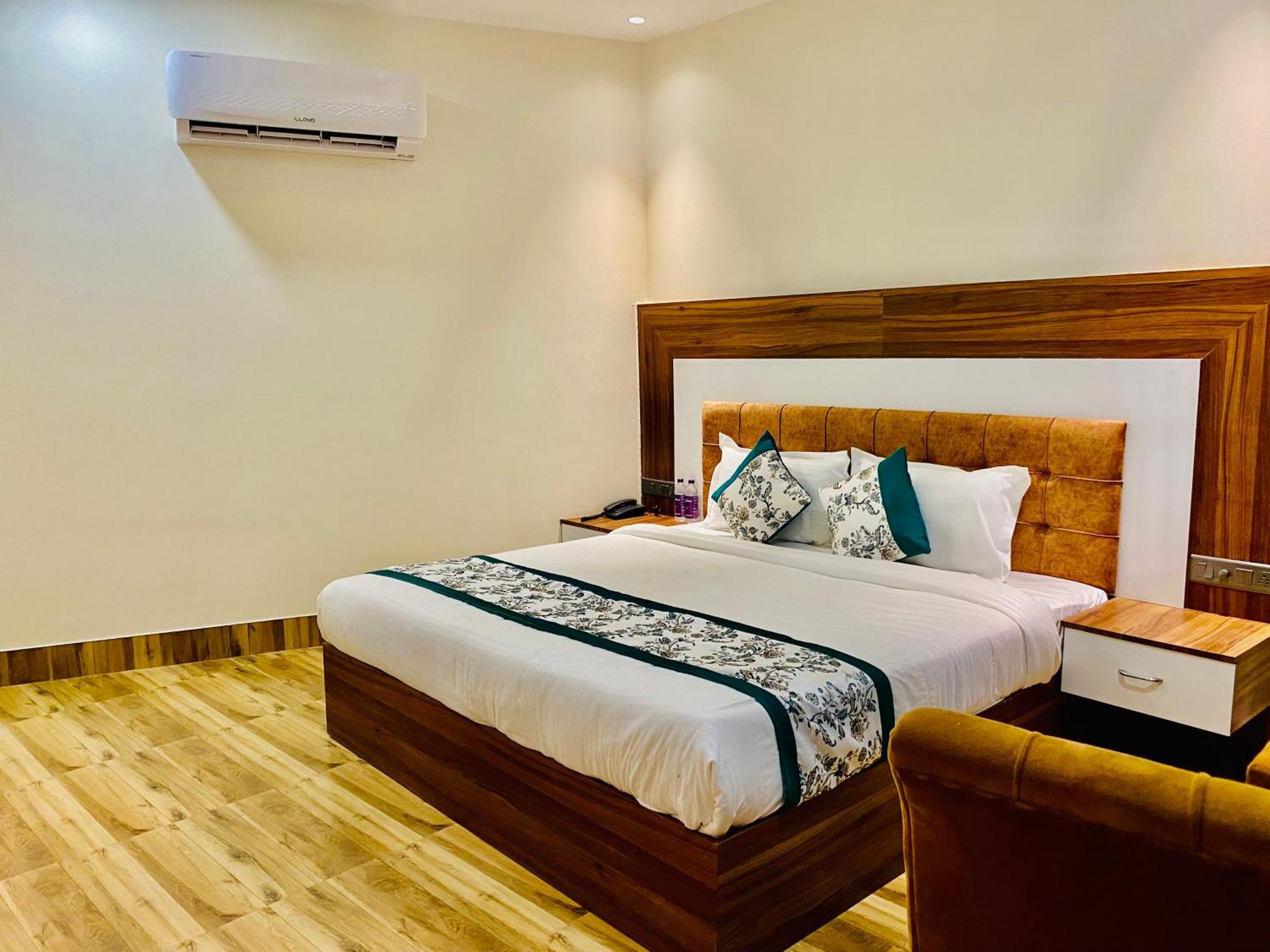 Hotel White House 350 Mtr From Golden Temple Amritsar Bagian luar foto