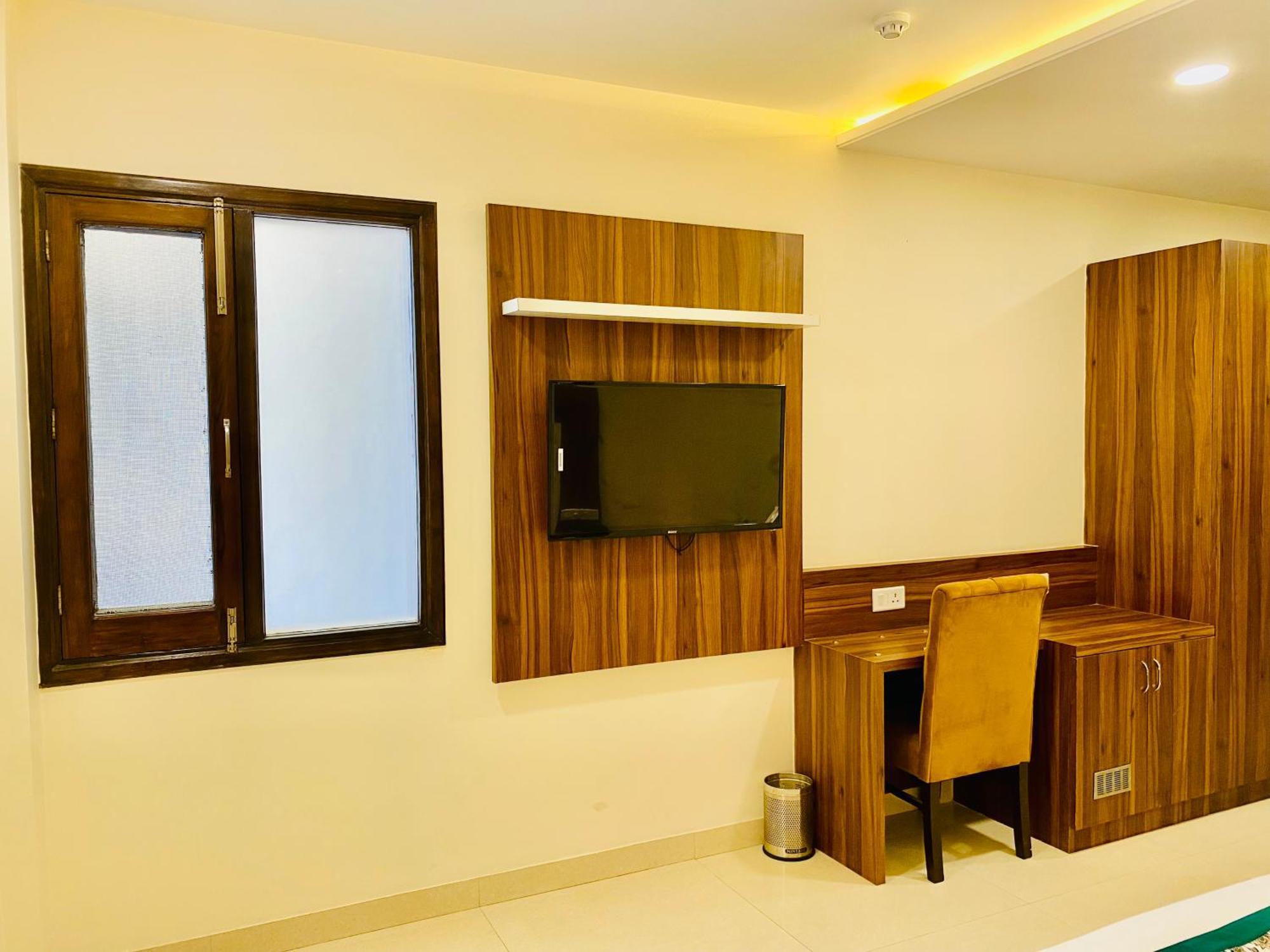 Hotel White House 350 Mtr From Golden Temple Amritsar Bagian luar foto
