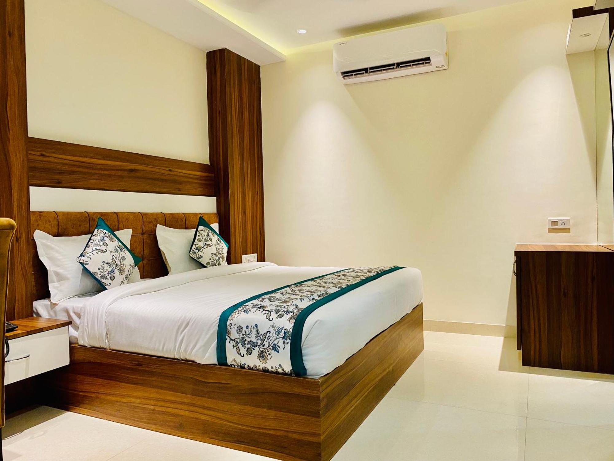 Hotel White House 350 Mtr From Golden Temple Amritsar Bagian luar foto